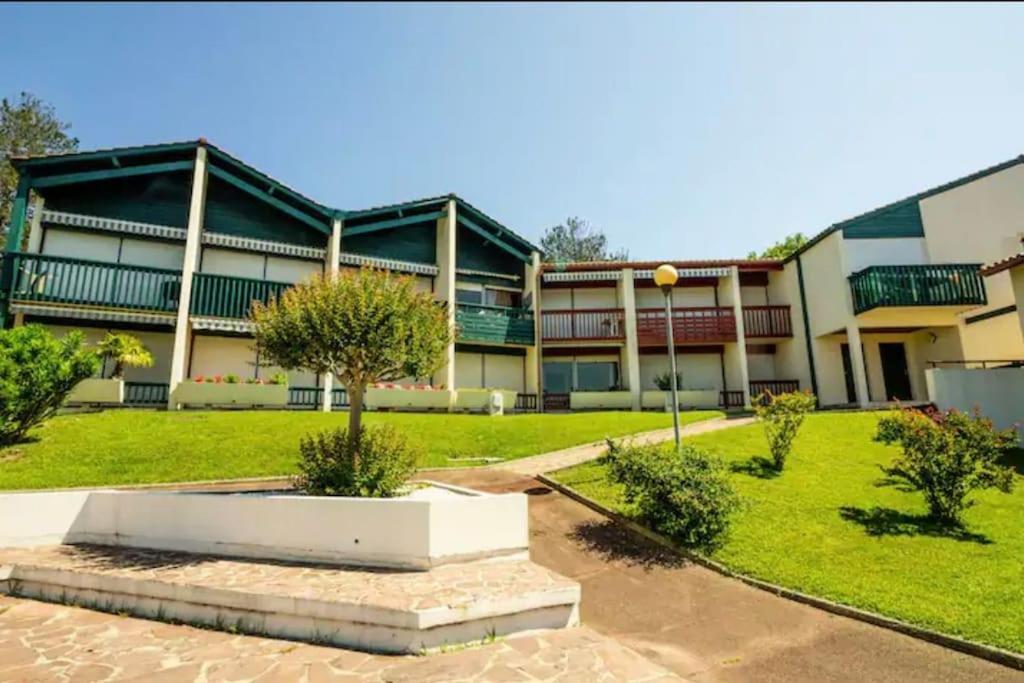Caporizon-Baillenia-T1 Vue Montagne - Piscine St Jean De Luz Apartment Saint-Jean-de-Luz Exterior photo